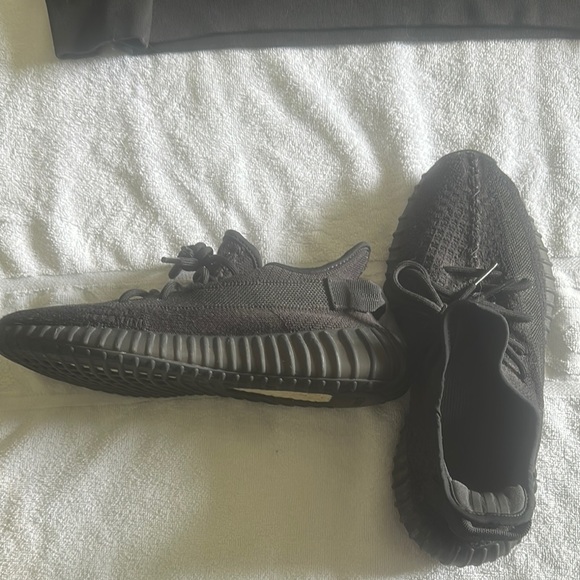 Adidas Yeezy boost 350 black - Picture 2 of 3